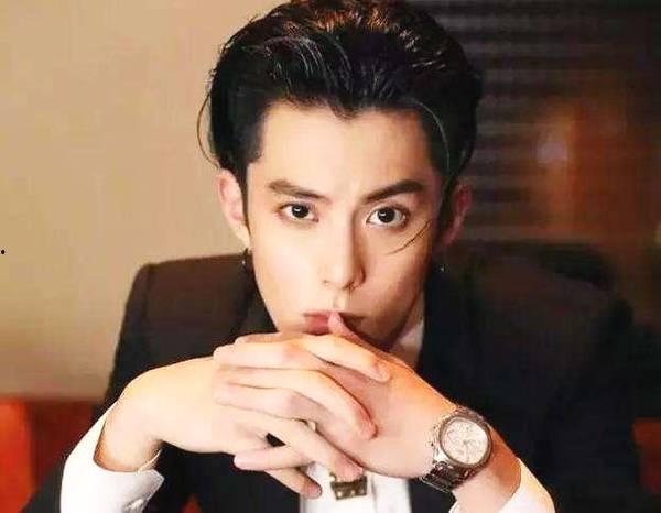 王鹤棣娱乐吃大瓜了